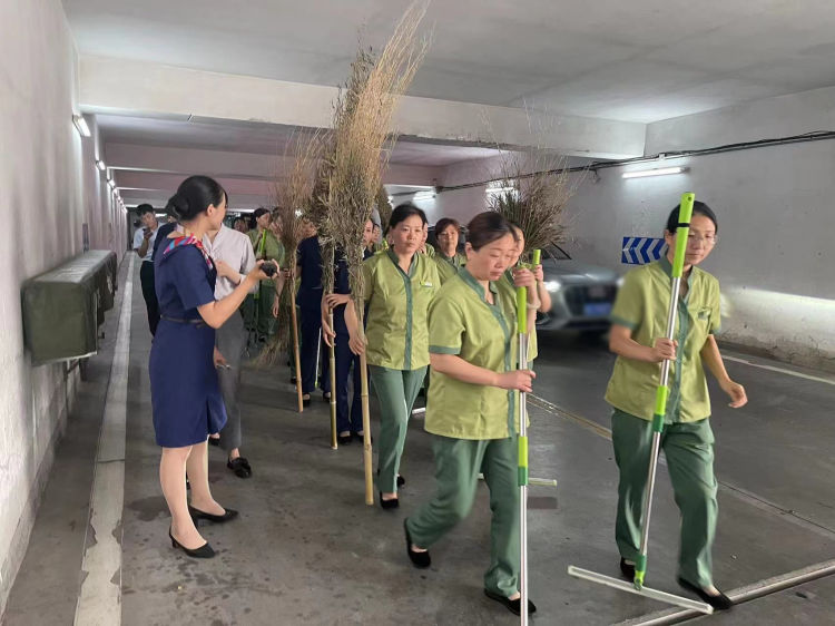 闻“汛”而动 筑牢防线 经发物业有序应对强降雨天气